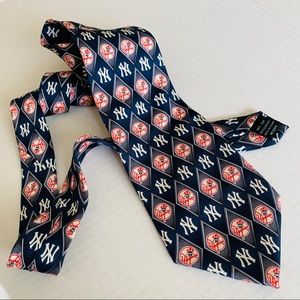 NEW YORK NY YANKEES Baseball Necktie 100% SILK